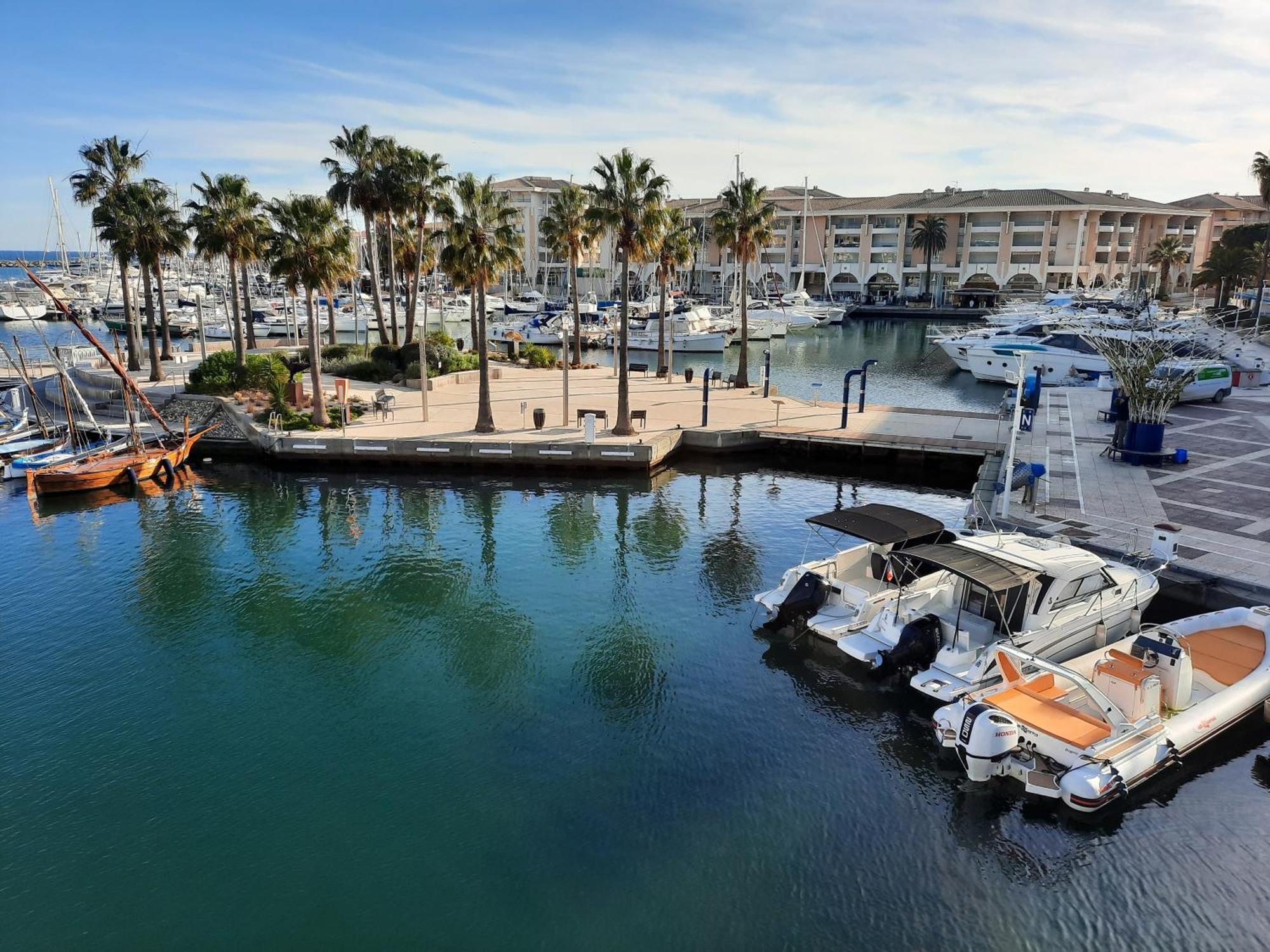 FréjusCoeur Marina Climatise Terrasse Parkingアパートメント エクステリア 写真